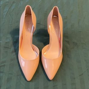 Nude Jessica Simpson pumps